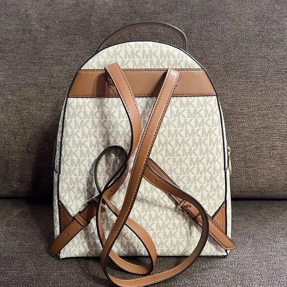 New Michael Kors Valerie Medium Logo Backpack in Vanilla/Acorn - Picture 2 of 16